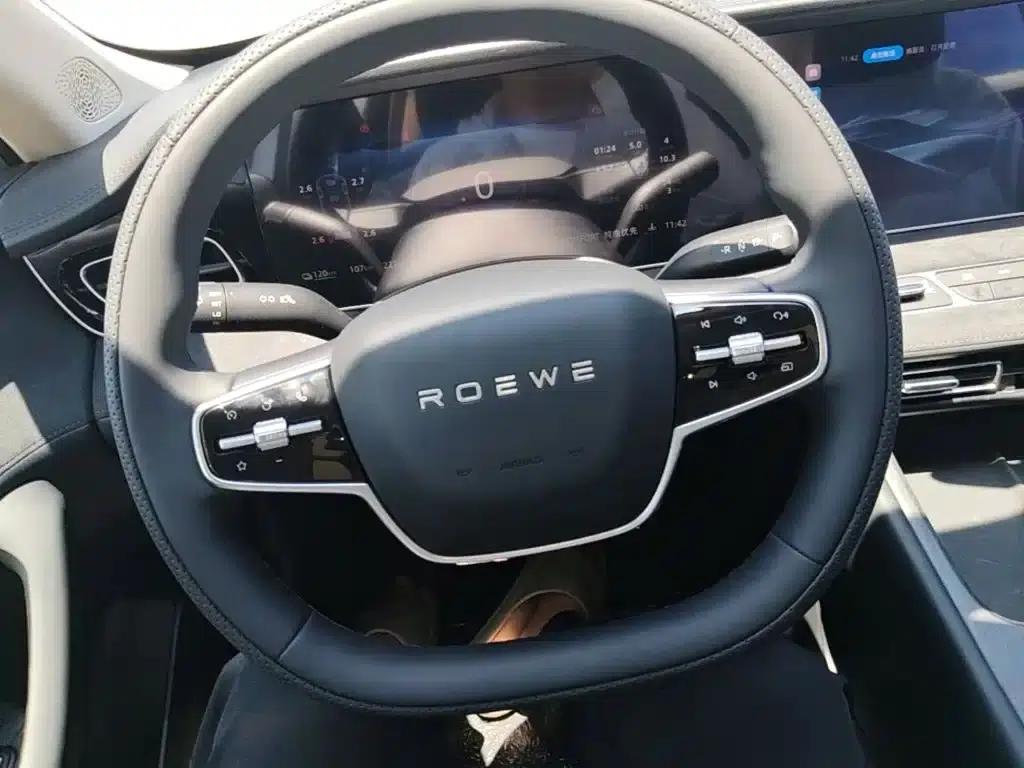 Roewe D7 2025 DMH 125km World Champion Excellence Edition — миниатюра 11