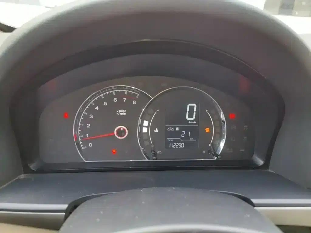 Roewe 350 2015 1.5L Manual Deluxe Sunroof Edition — миниатюра 12