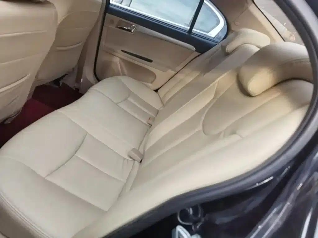 Roewe 350 2015 1.5L Manual Deluxe Sunroof Edition — миниатюра 17