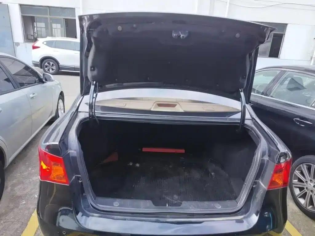 Roewe 350 2015 1.5L Manual Deluxe Sunroof Edition — миниатюра 19