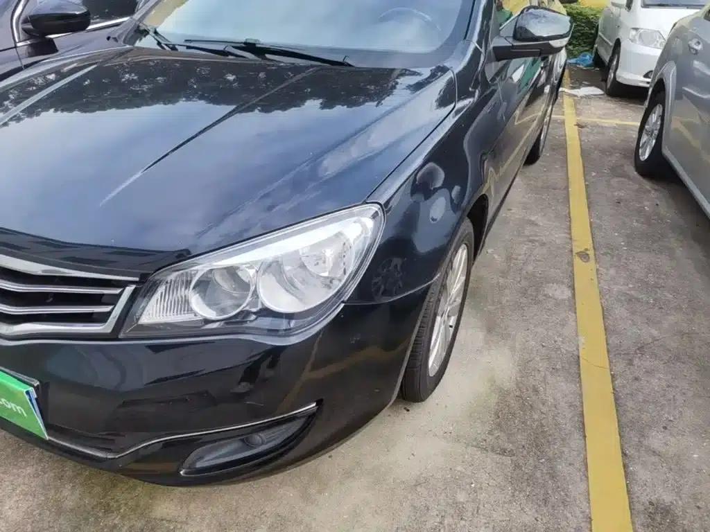 Roewe 350 2015 1.5L Manual Deluxe Sunroof Edition — миниатюра 24