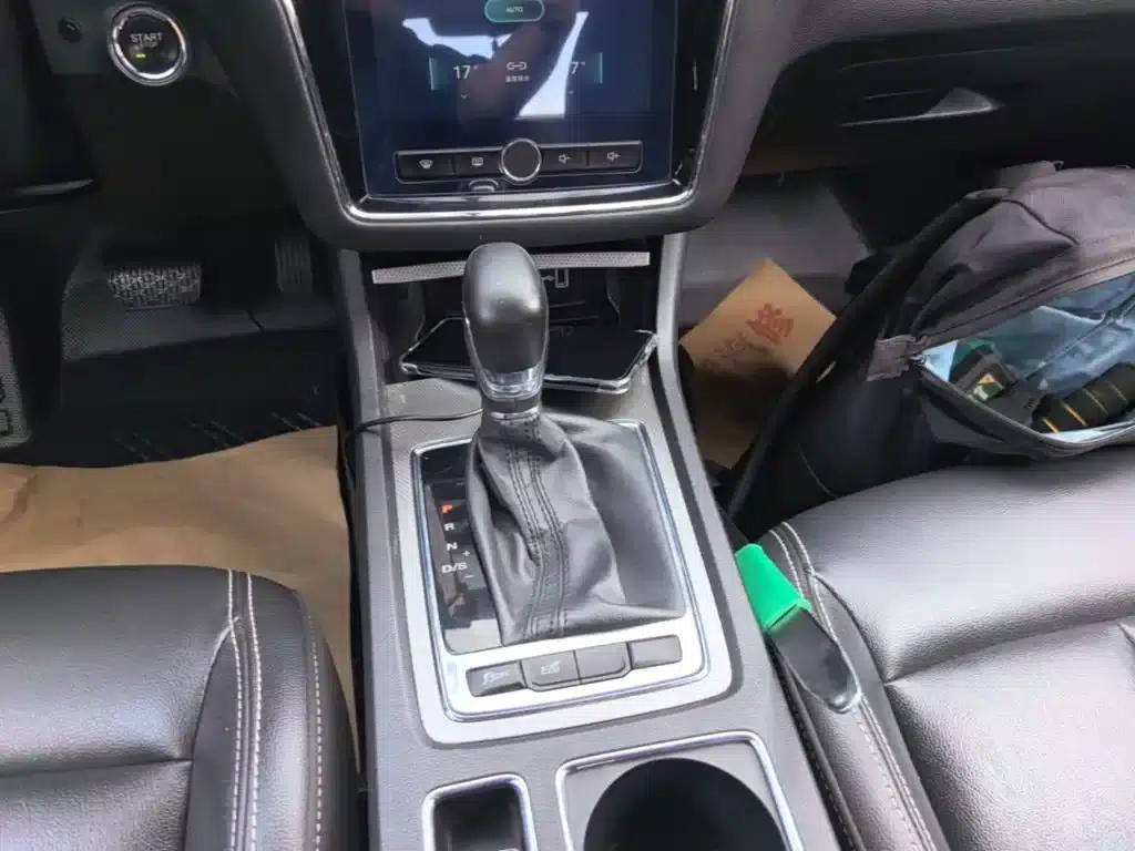 Roewe i6 Classic 2018 20T Automatic Internet Smart Edition — миниатюра 14