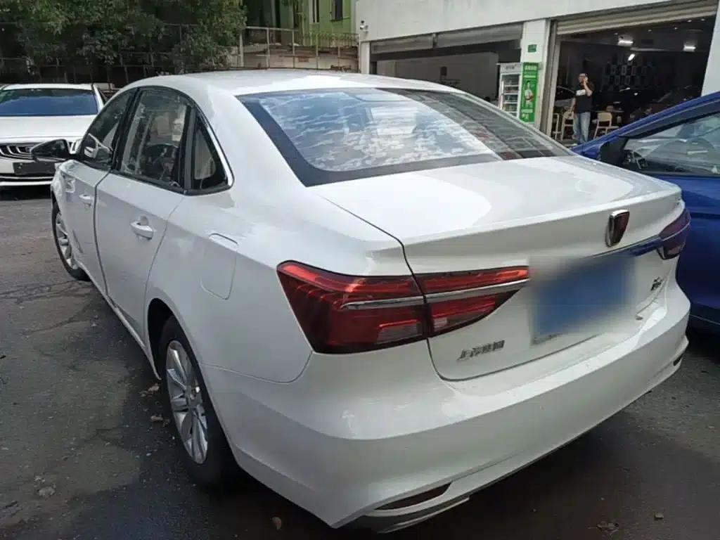 Roewe i6 Classic 2017 20T Manual Deluxe Edition — миниатюра 5