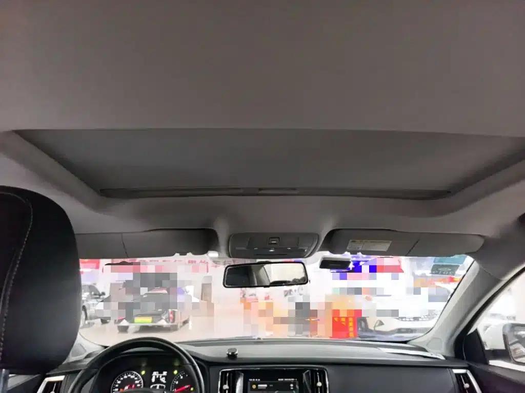 Roewe i6 Classic 2017 20T Automatic Internet Smart Edition — миниатюра 18