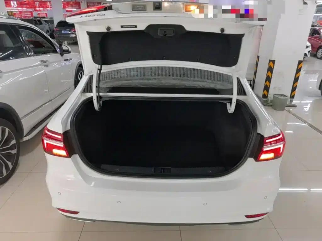 Roewe i6 Classic 2017 20T Automatic Internet Smart Edition — миниатюра 19