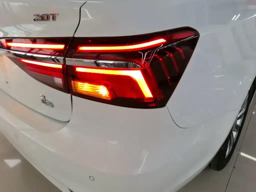 Roewe i6 Classic 2017 20T Automatic Internet Smart Edition — миниатюра 8