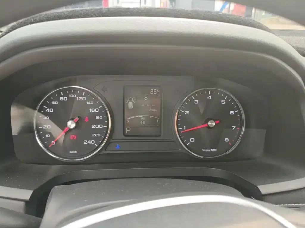 Roewe i6 Classic 2019 PLUS 1.6L CVT 4G Connected Flagship Edition — миниатюра 4