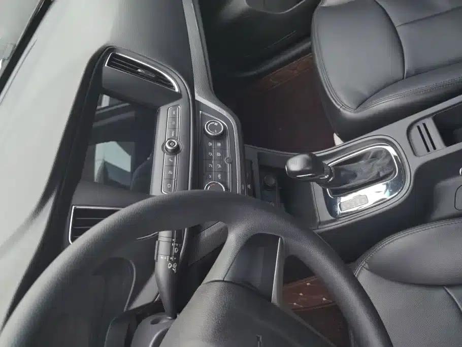 Roewe 360 2015 1.5L Automatic Deluxe Edition — миниатюра 13
