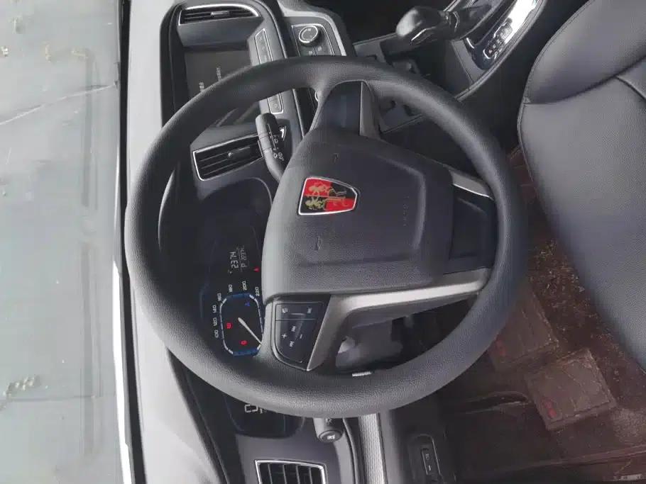 Roewe 360 2015 1.5L Automatic Deluxe Edition — миниатюра 15
