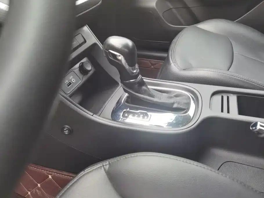 Roewe 360 2015 1.5L Automatic Deluxe Edition — миниатюра 16