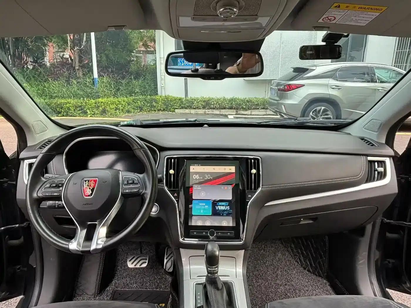 Roewe RX5 New Energy 2017 eRX5 50T Hybrid Connected Premium Flagship Edition — миниатюра 6