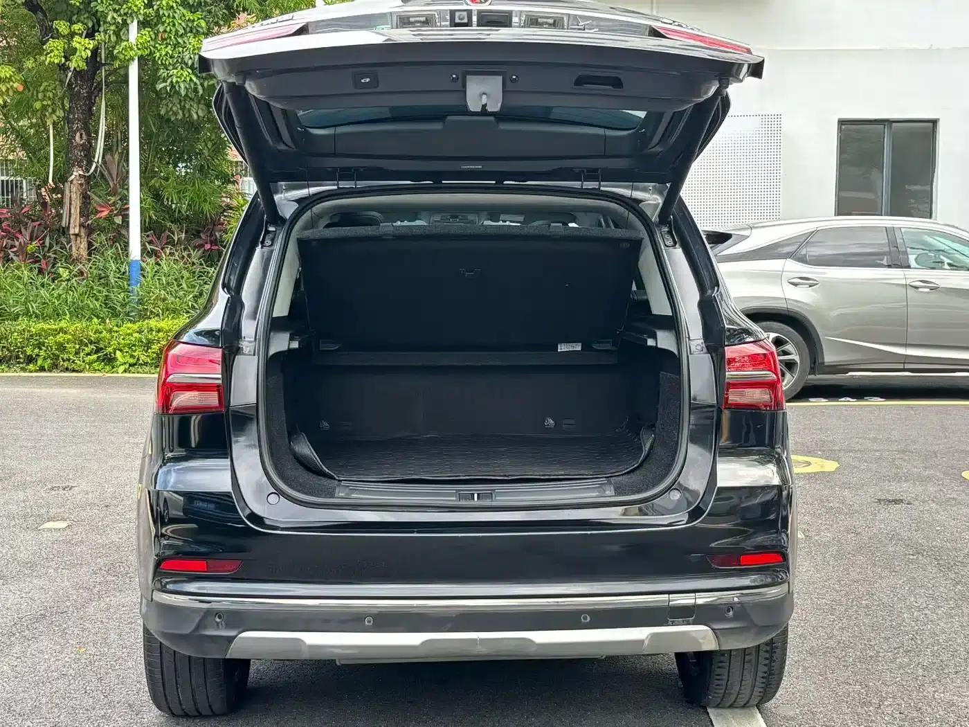 Roewe RX5 New Energy 2017 eRX5 50T Hybrid Connected Premium Flagship Edition — миниатюра 9