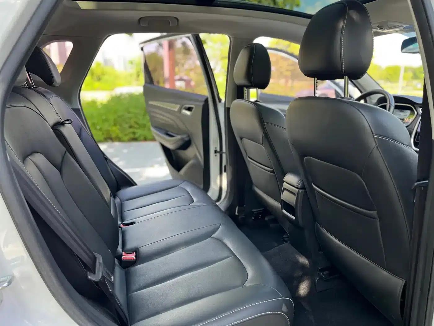 Roewe RX3 2018 18T Automatic Internet Smart Edition — миниатюра 15