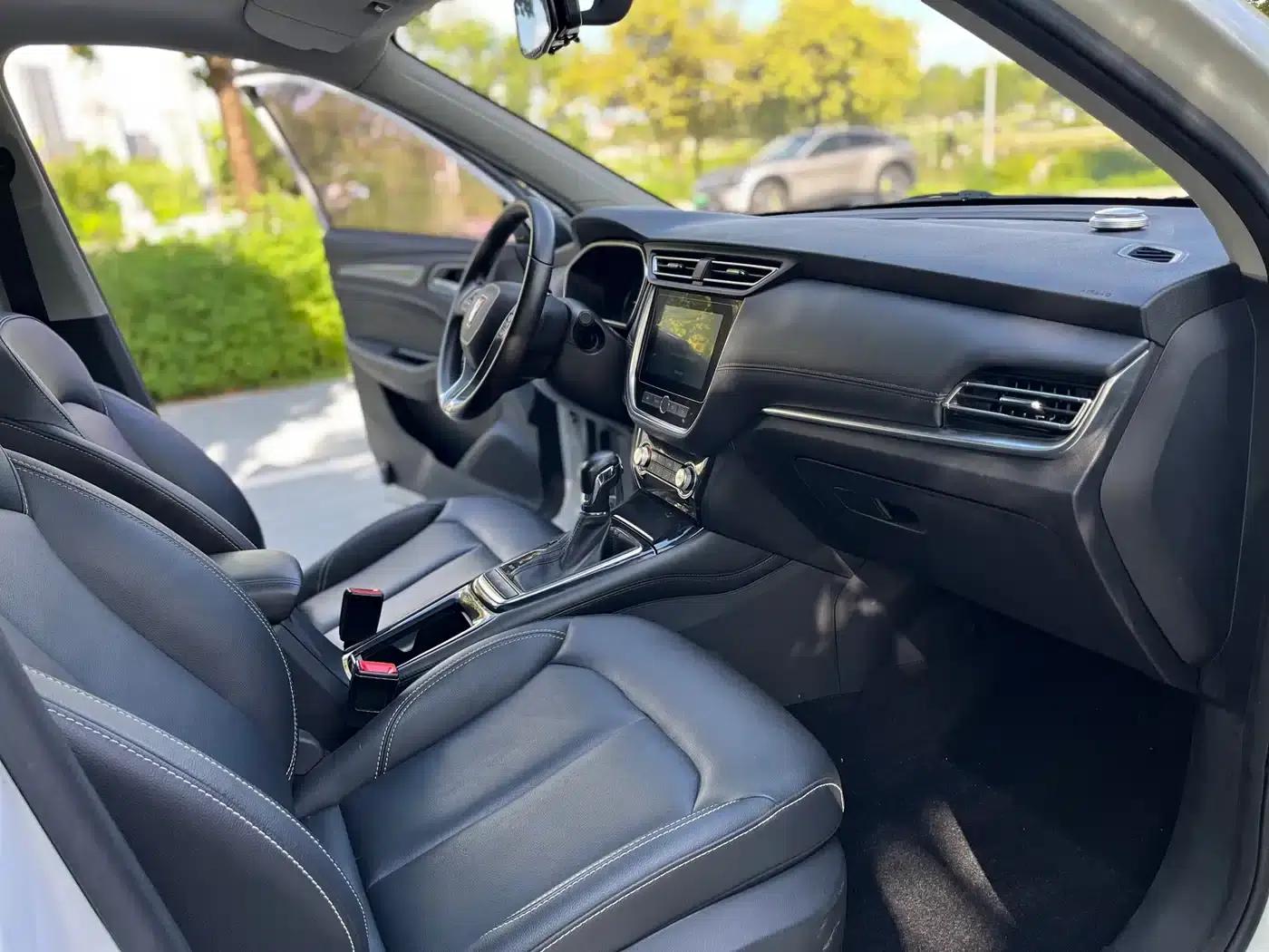 Roewe RX3 2018 18T Automatic Internet Smart Edition — миниатюра 16
