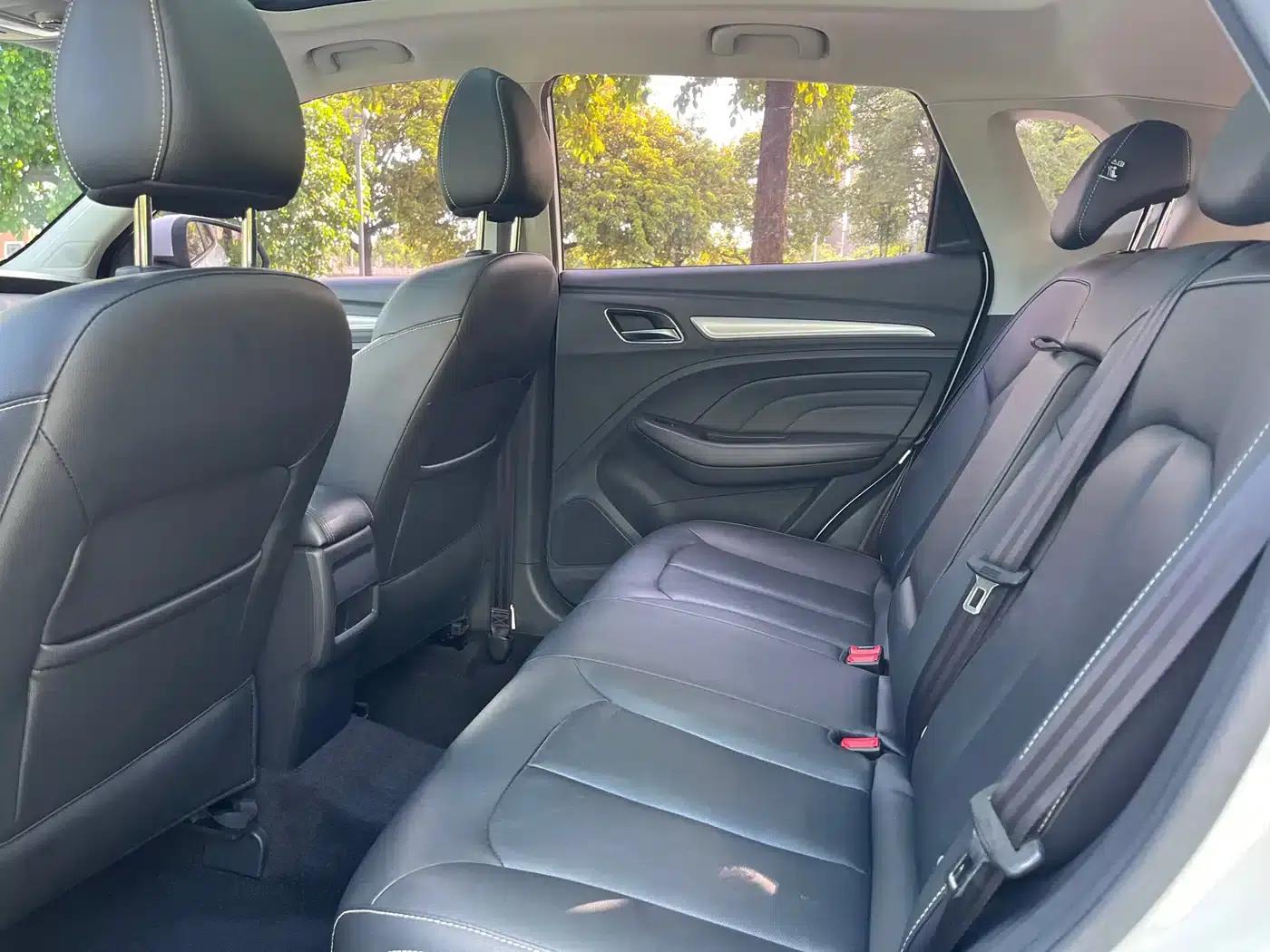 Roewe RX3 2018 18T Automatic Internet Smart Edition — миниатюра 5