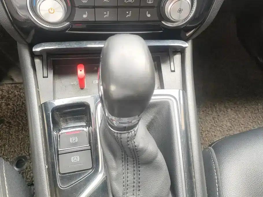 Roewe RX3 2018 1.6L CVT Flagship Edition — миниатюра 16