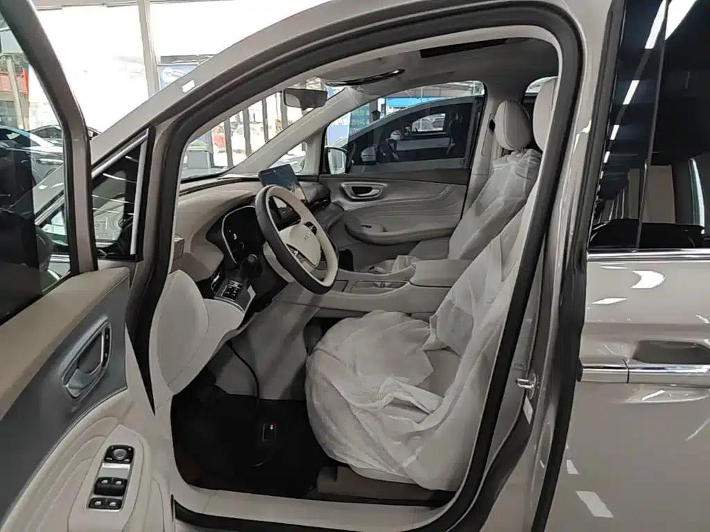 Roewe iMAX8 New Energy 2025 1.5T DMH Luxury Edition — миниатюра 15