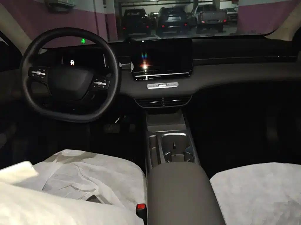 Roewe D6 2025 450km Premium Edition — миниатюра 10