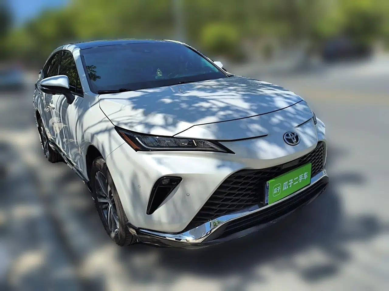 Toyota Venza 2023 2.0L CVT Two-Wheel Drive Luxury Edition — миниатюра 3