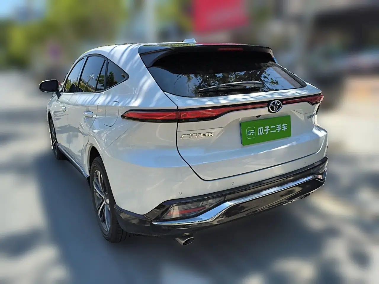 Toyota Venza 2023 2.0L CVT Two-Wheel Drive Luxury Edition — миниатюра 4