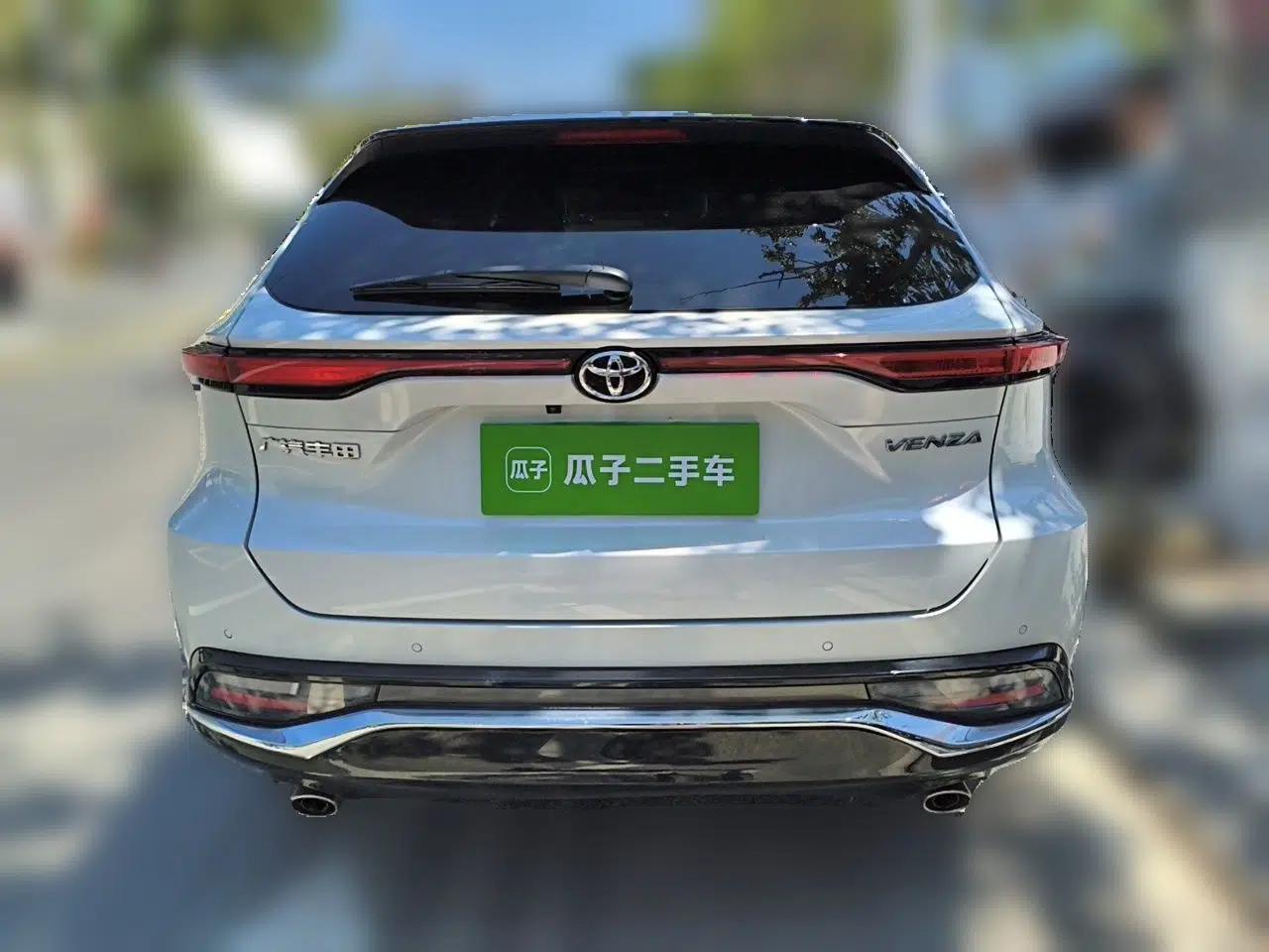 Toyota Venza 2023 2.0L CVT Two-Wheel Drive Luxury Edition — миниатюра 5
