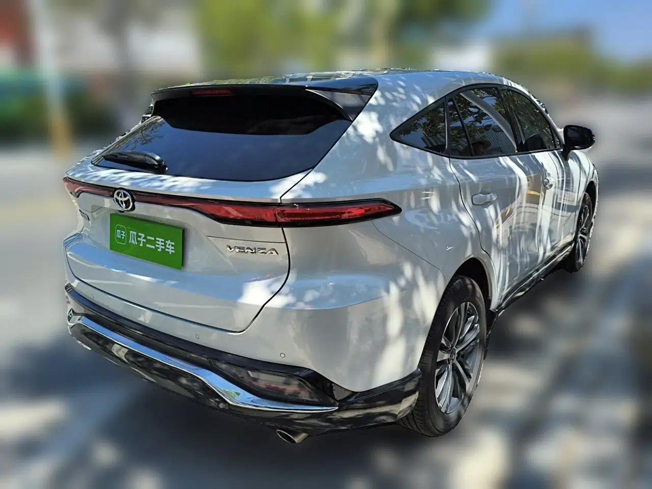 Toyota Venza 2023 2.0L CVT Two-Wheel Drive Luxury Edition — миниатюра 6