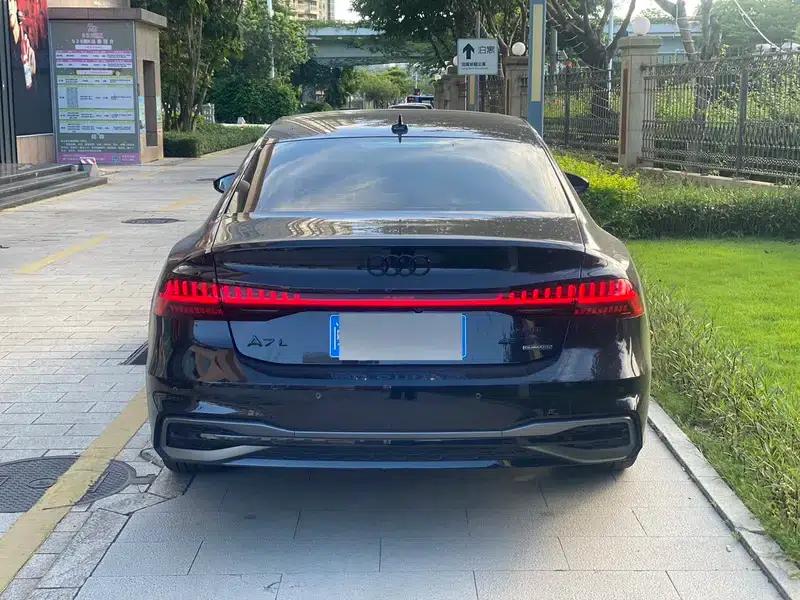 2024 Audi A7L 45 TFSI quattro Black Edition — миниатюра 6