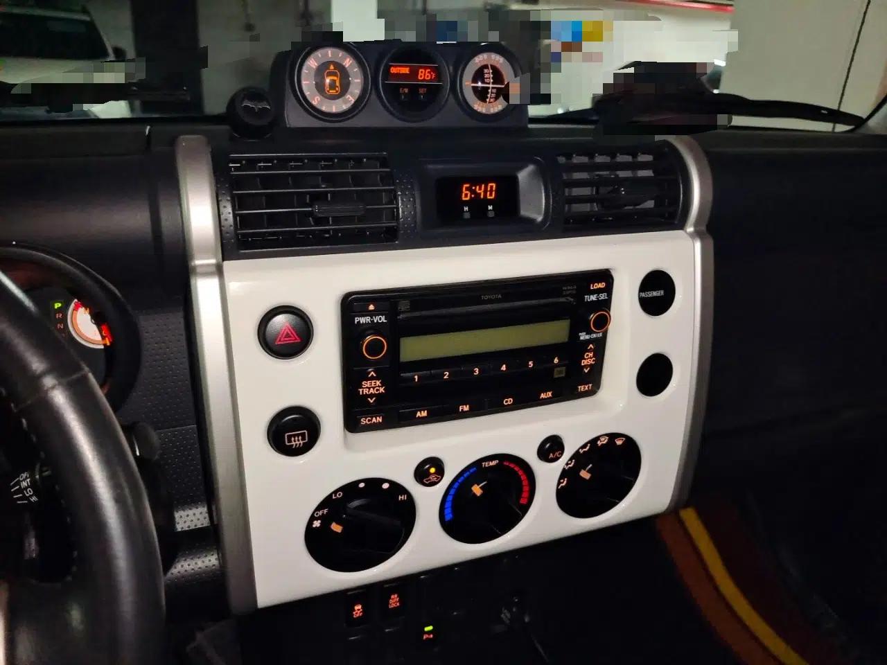 Toyota FJ Cruiser 2013 4.0L — миниатюра 13