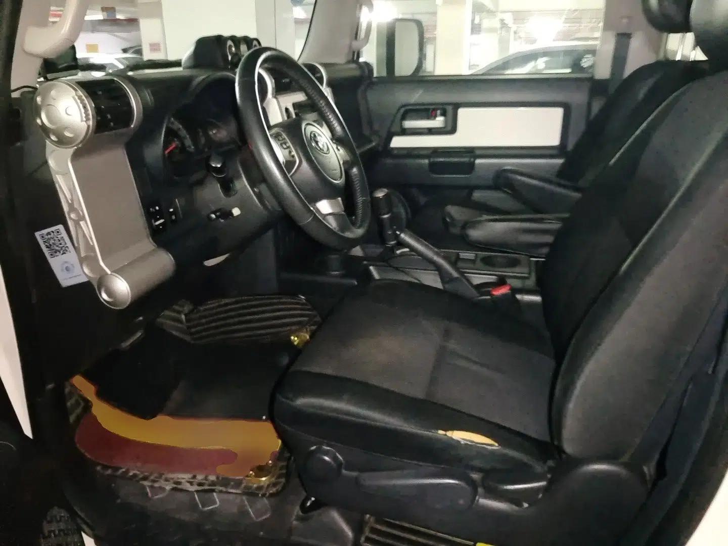 Toyota FJ Cruiser 2013 4.0L — миниатюра 16