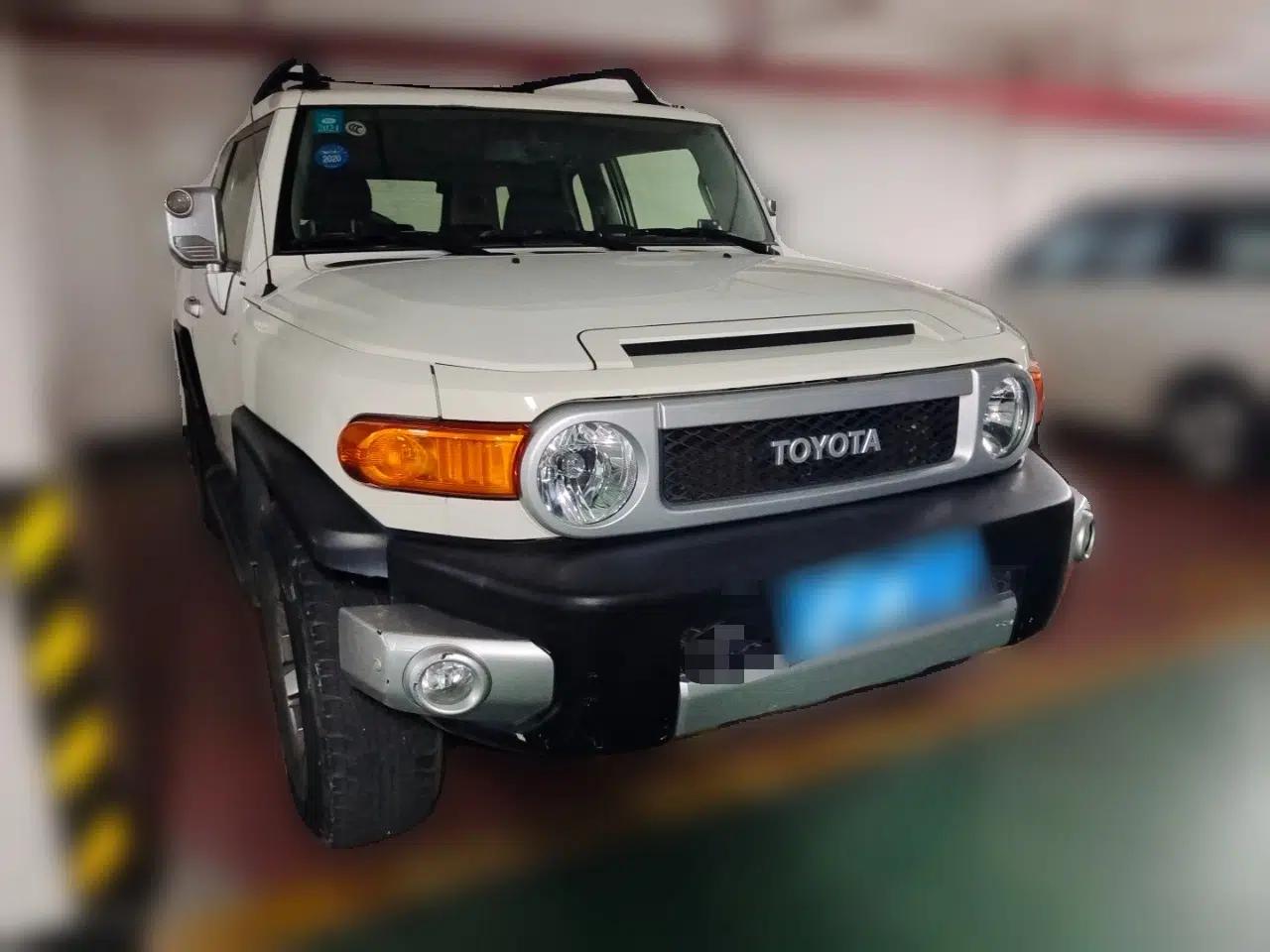 Toyota FJ Cruiser 2013 4.0L — миниатюра 3