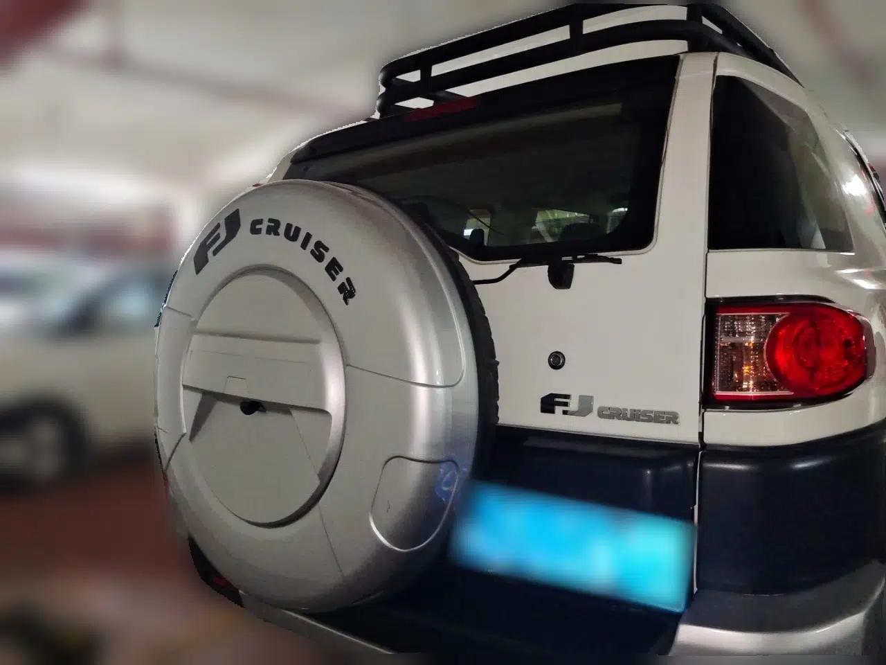 Toyota FJ Cruiser 2013 4.0L — миниатюра 5