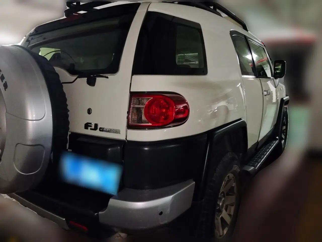 Toyota FJ Cruiser 2013 4.0L — миниатюра 6