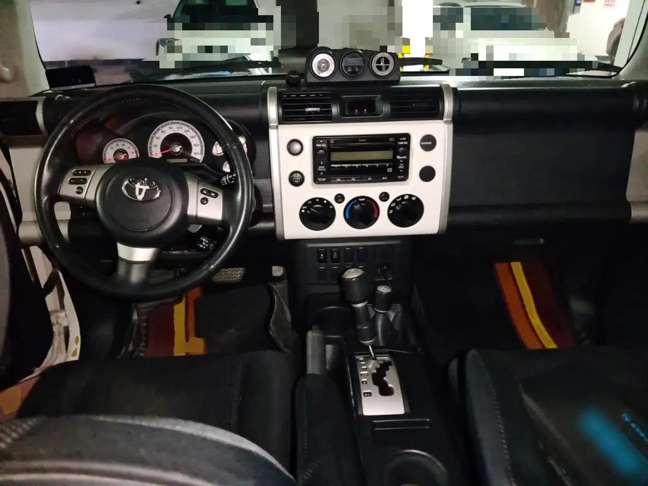 Toyota FJ Cruiser 2013 4.0L — миниатюра 9