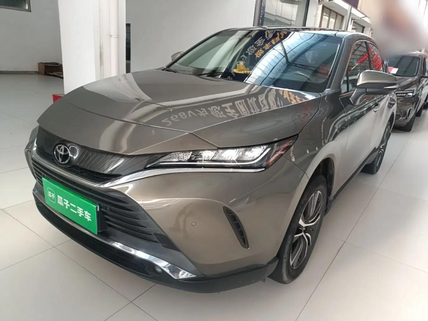 Toyota Harrier 2022 2.0L CVT Two-Wheel Drive Luxury Edition — миниатюра 1