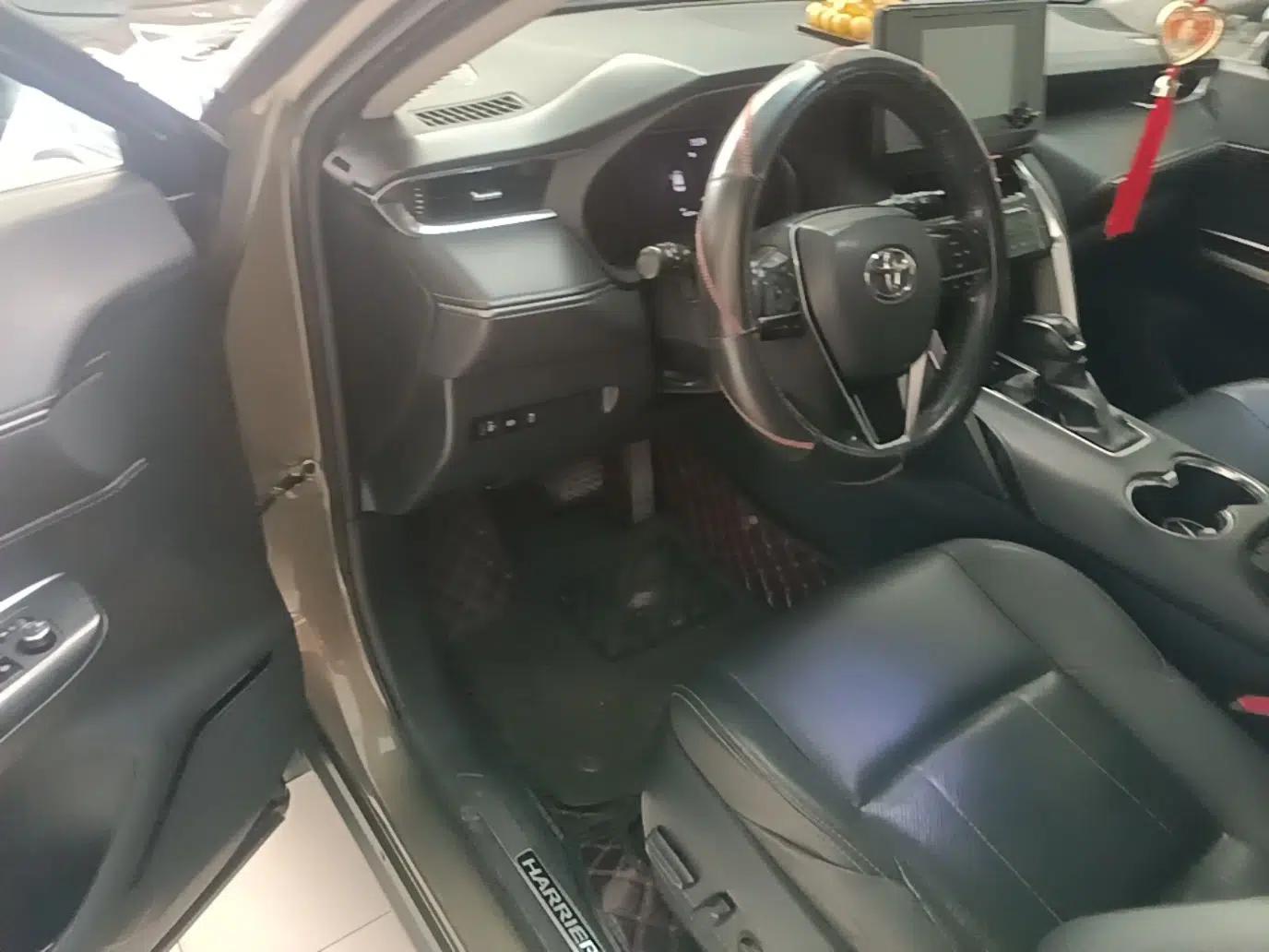 Toyota Harrier 2022 2.0L CVT Two-Wheel Drive Luxury Edition — миниатюра 18