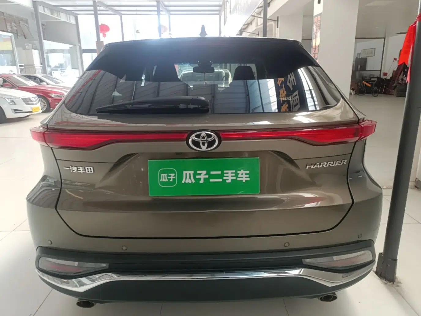 Toyota Harrier 2022 2.0L CVT Two-Wheel Drive Luxury Edition — миниатюра 5