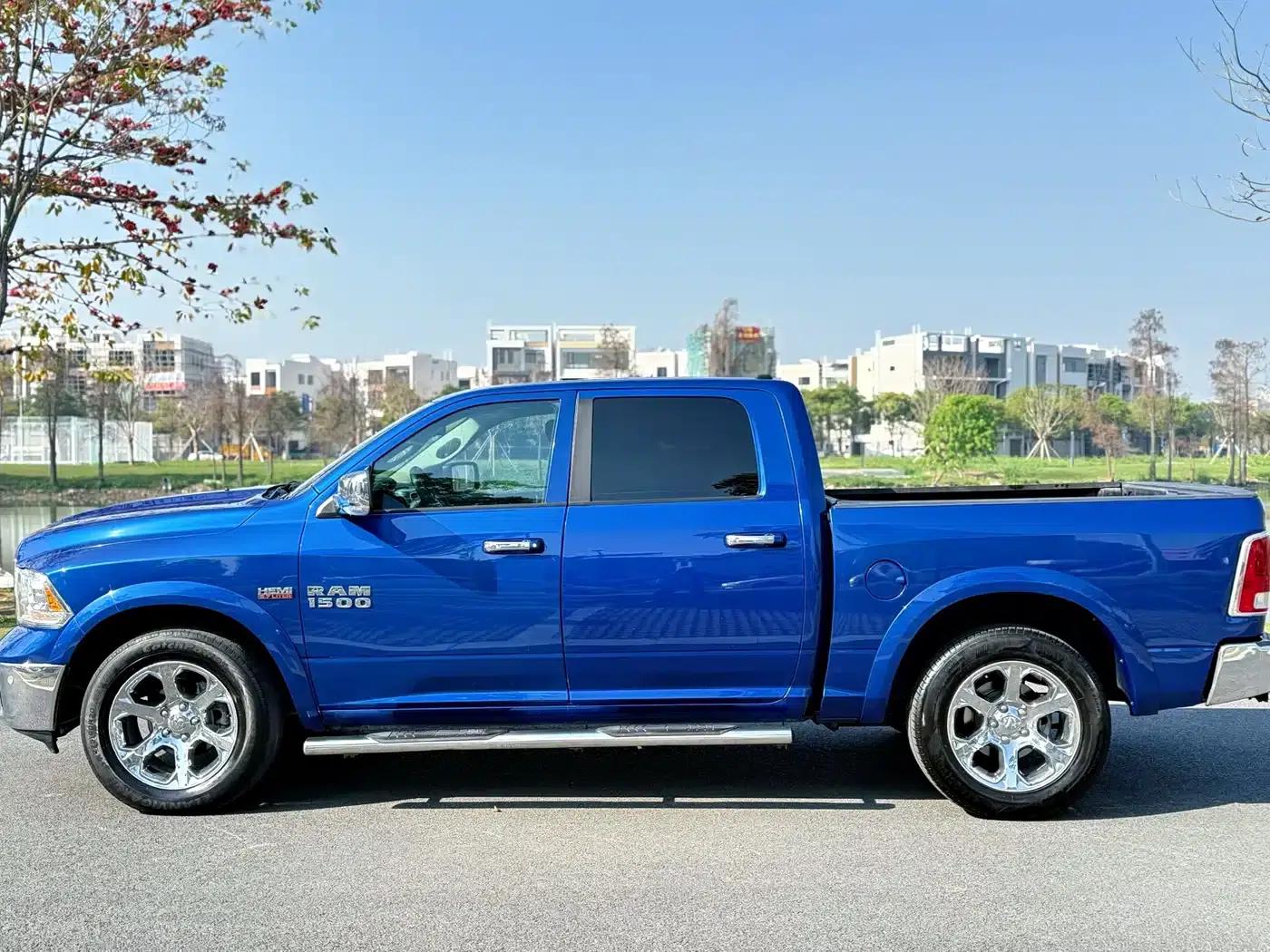 RAM Trucks 2016 5.7L Automatic — миниатюра 3