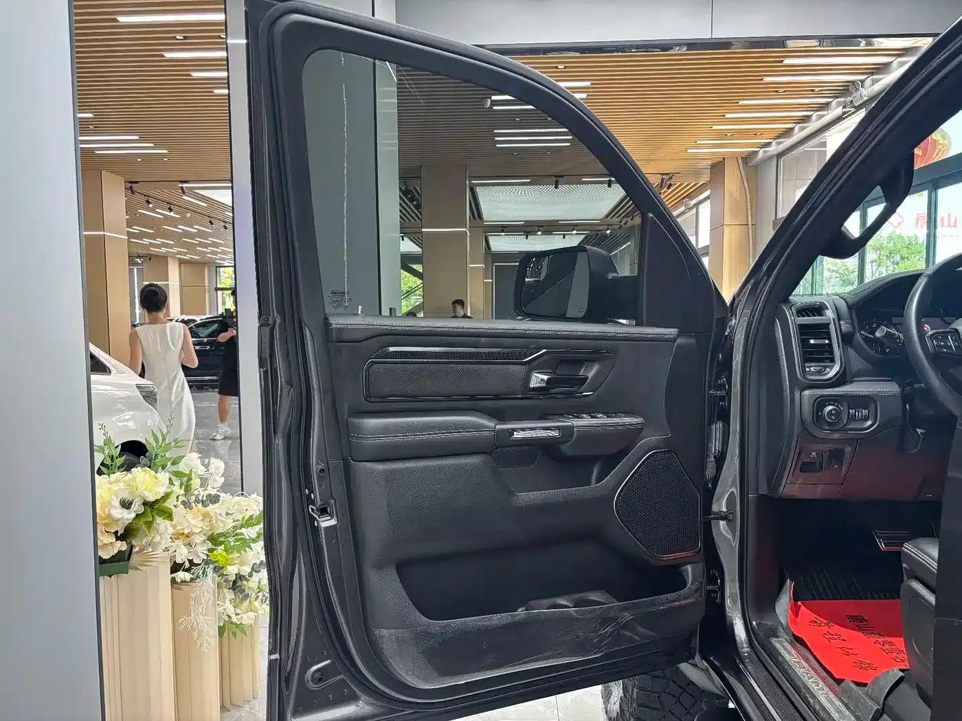 RAM Trucks Tyrannosaurus Rex 2022 6.2T US Spec — миниатюра 8