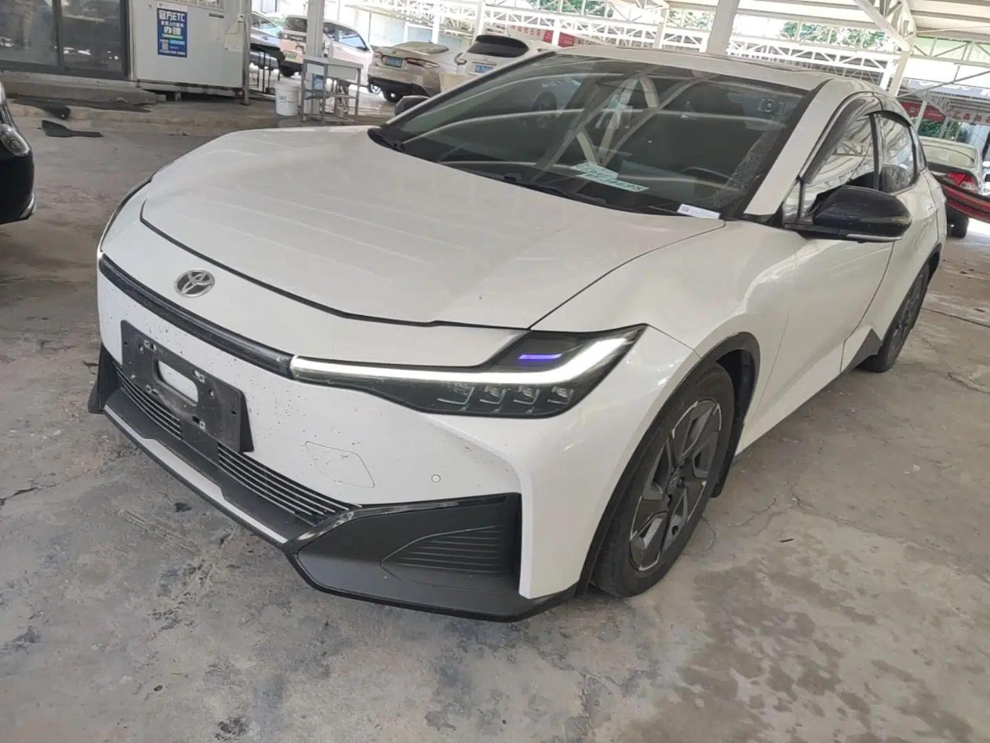 Toyota bZ3 2023 616 km Long-Range Premium — миниатюра 1