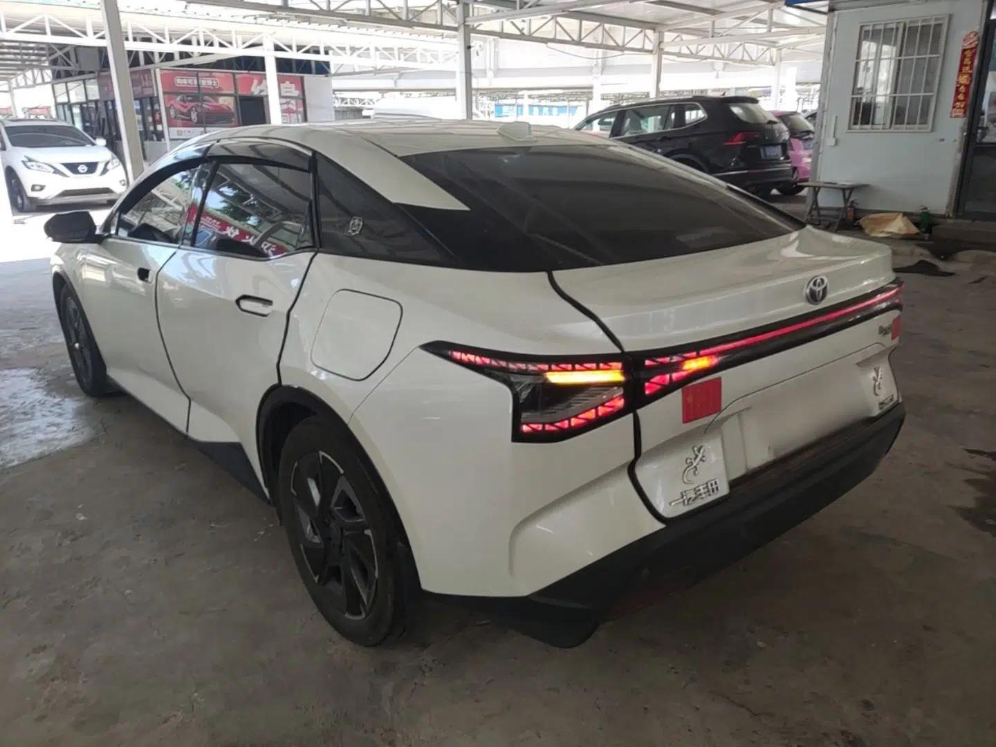 Toyota bZ3 2023 616 km Long-Range Premium — миниатюра 4
