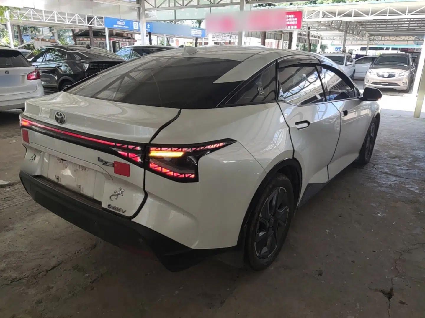 Toyota bZ3 2023 616 km Long-Range Premium — миниатюра 6