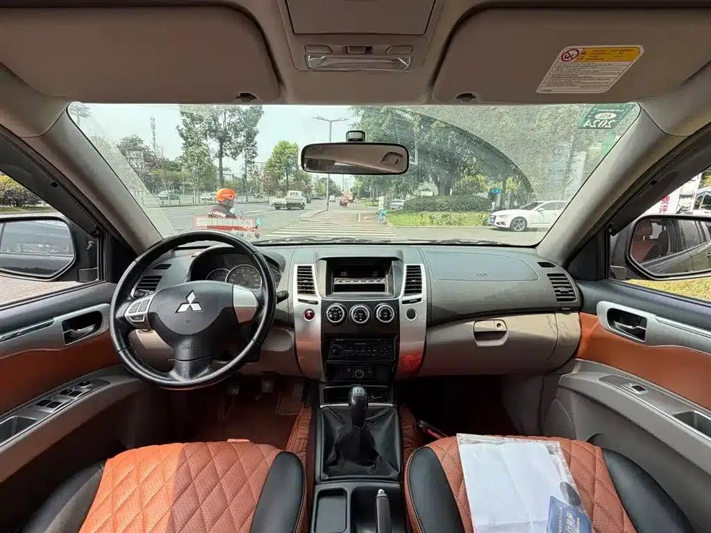 2013 Pajero Sport 2.4L Manual 2WD Comfort Edition — миниатюра 13