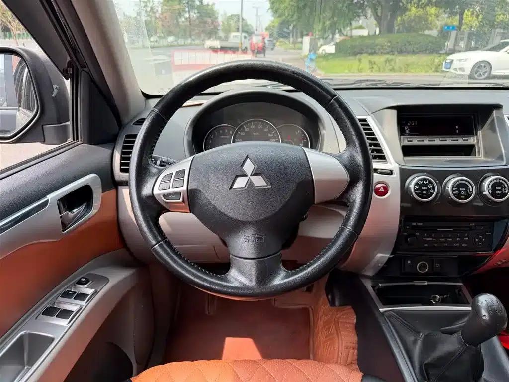 2013 Pajero Sport 2.4L Manual 2WD Comfort Edition — миниатюра 14