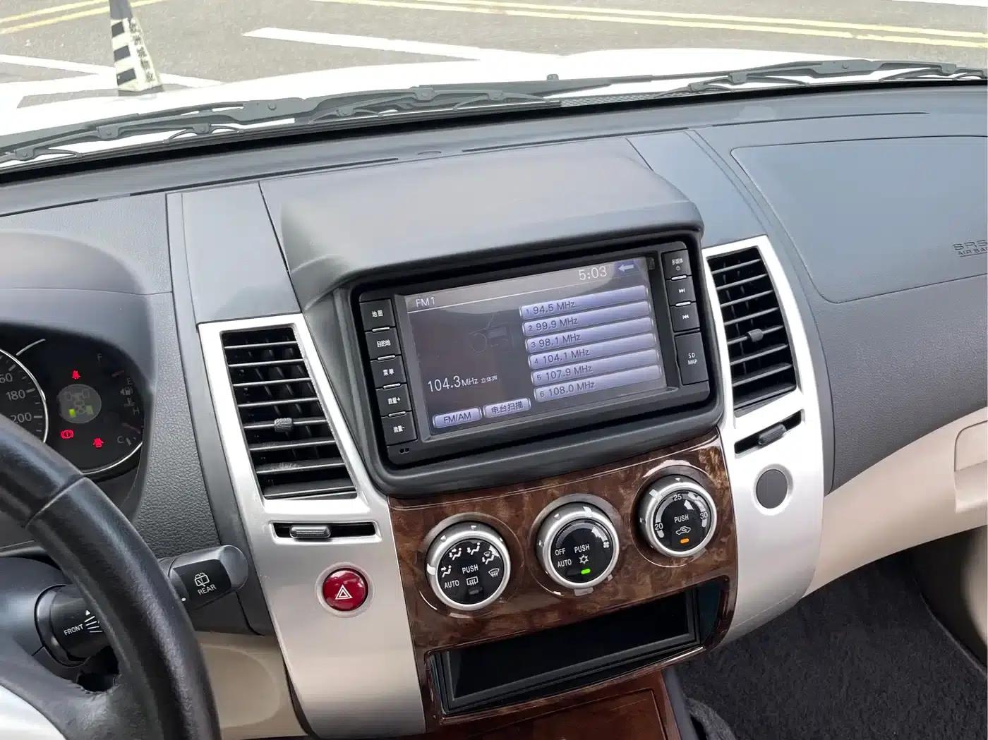 2013 Pajero Sport 3.0L Automatic 4WD Flagship Edition — миниатюра 16