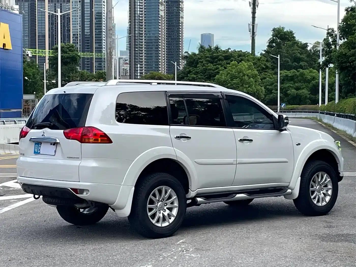 2013 Pajero Sport 3.0L Automatic 4WD Flagship Edition — миниатюра 3