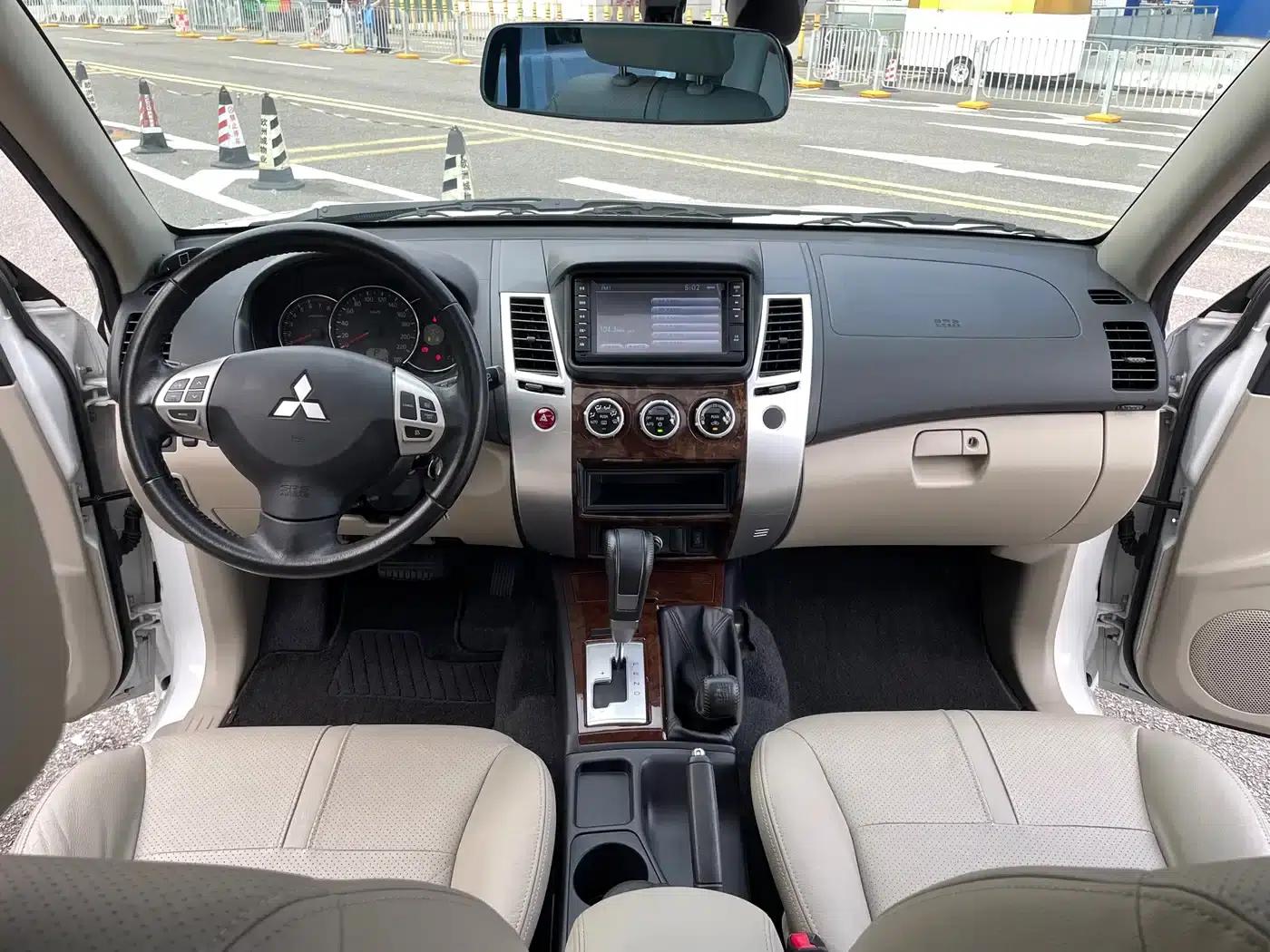 2013 Pajero Sport 3.0L Automatic 4WD Flagship Edition — миниатюра 8