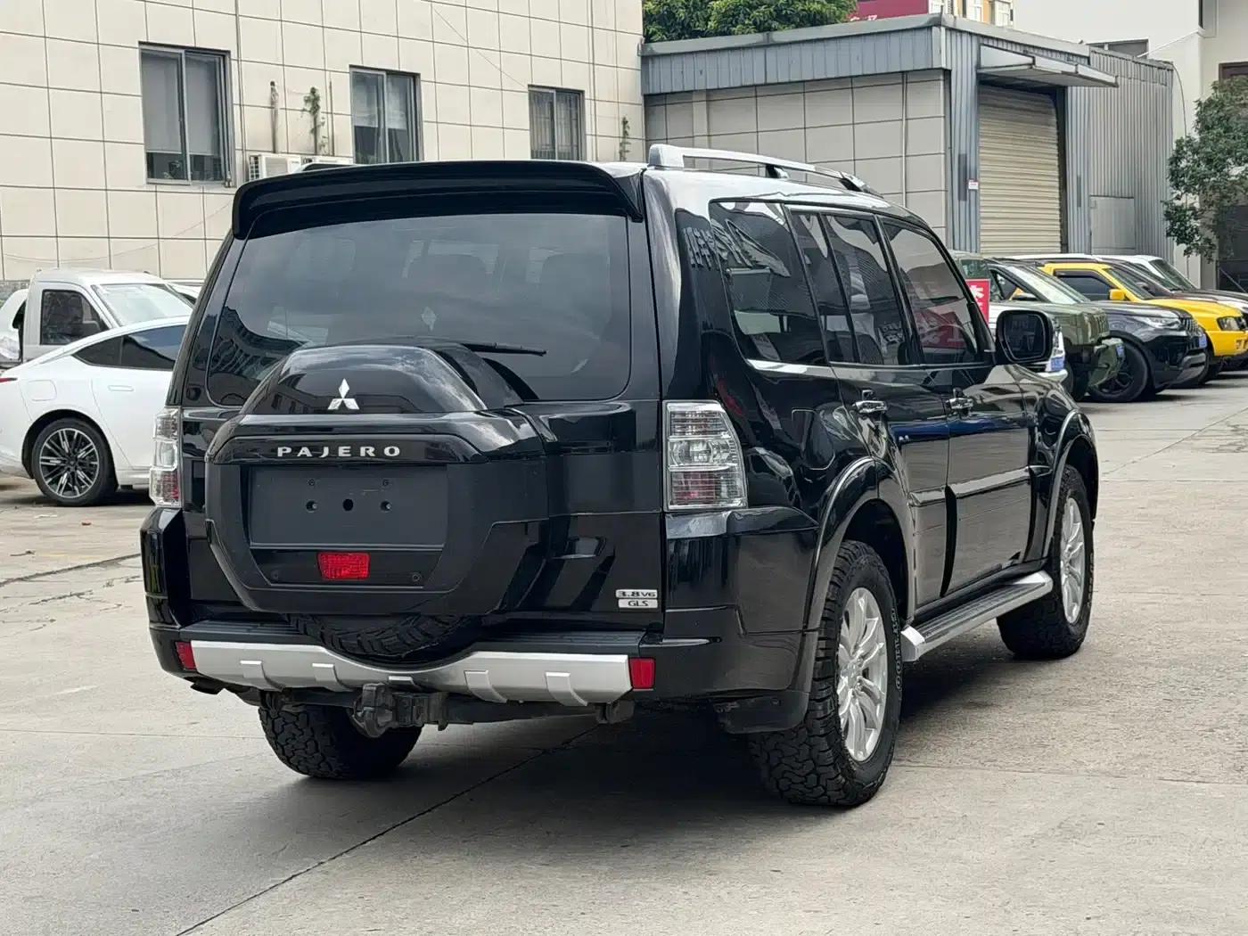 2018 Pajero Imported 3.0L Automatic Luxury Edition — миниатюра 11