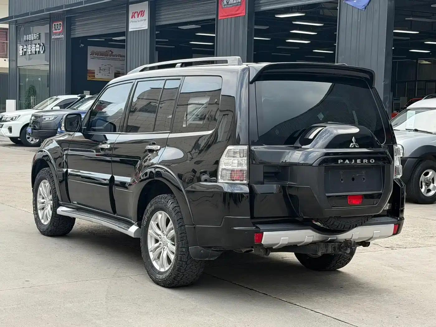 2018 Pajero Imported 3.0L Automatic Luxury Edition — миниатюра 12