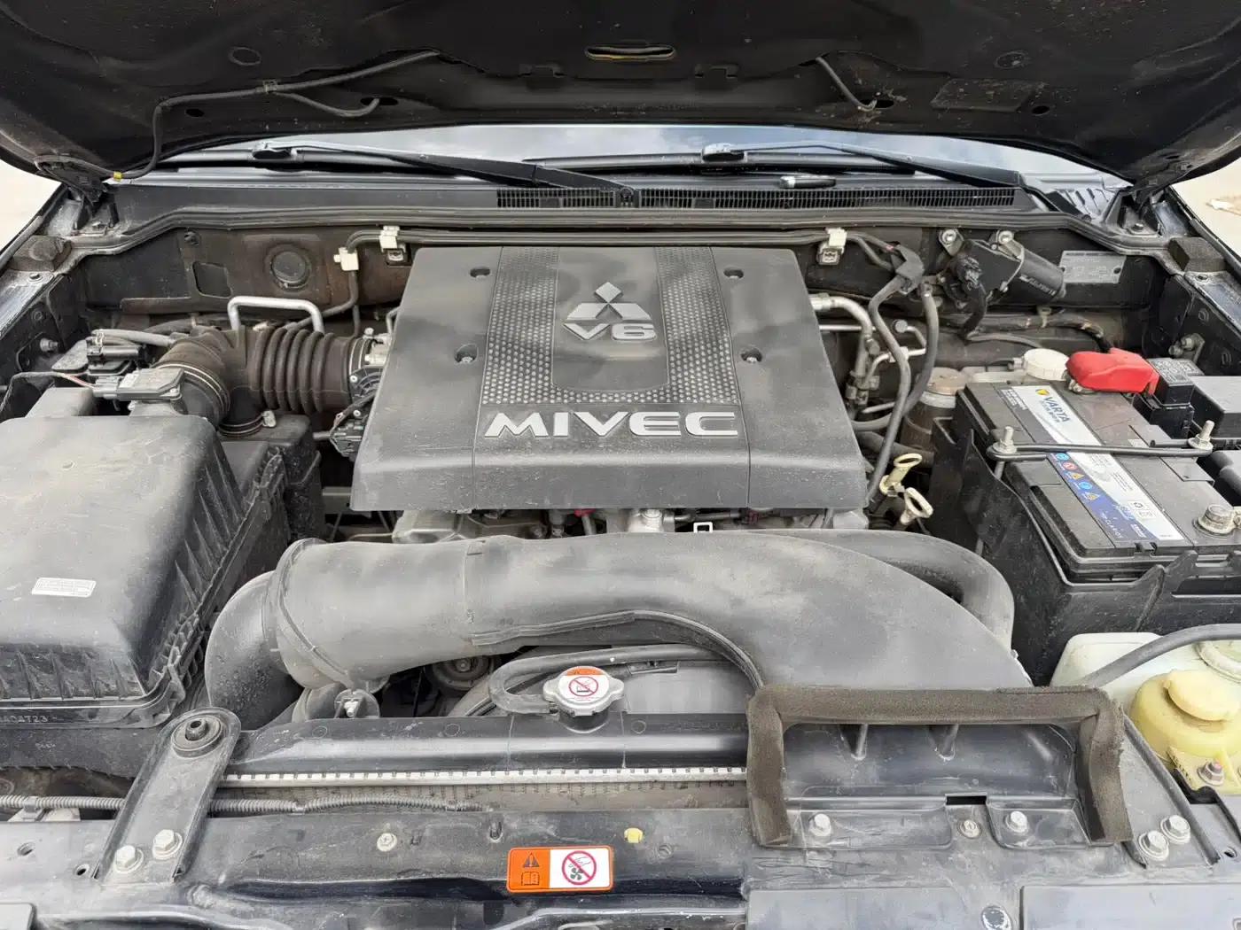 2018 Pajero Imported 3.0L Automatic Luxury Edition — миниатюра 13
