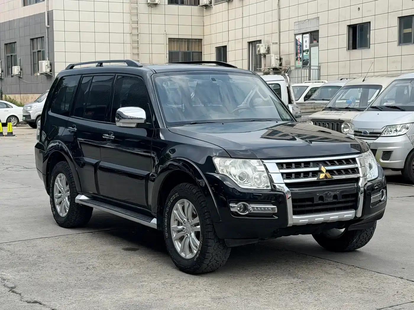 2018 Pajero Imported 3.0L Automatic Luxury Edition — миниатюра 3